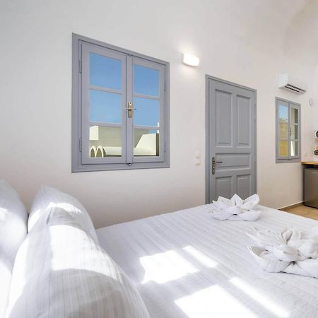 Hillside Elegance Suites Fira  Extérieur photo