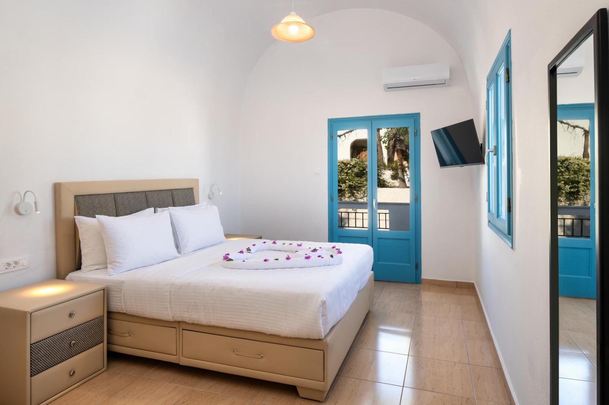 Hillside Elegance Suites Fira  Extérieur photo