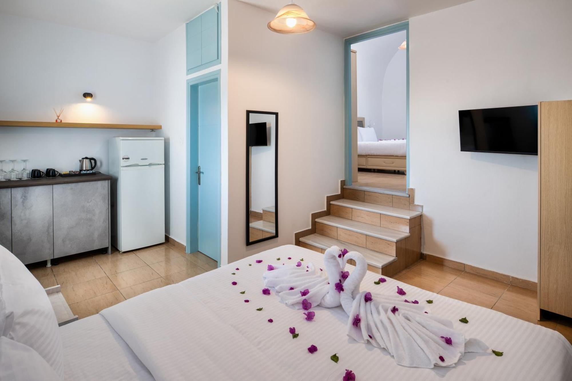 Hillside Elegance Suites Fira  Extérieur photo