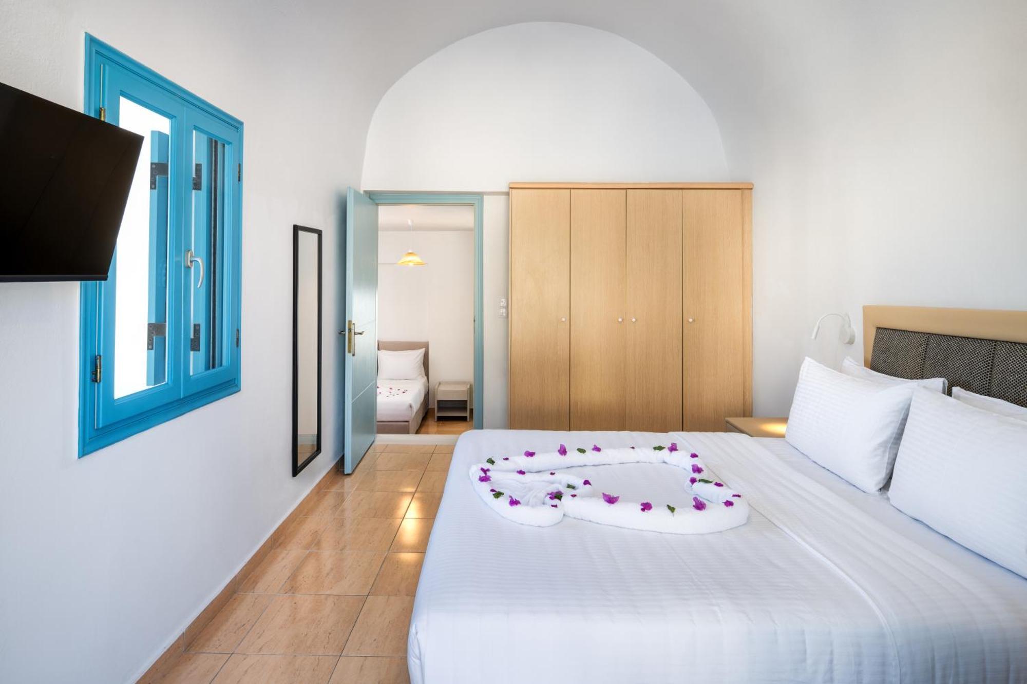 Hillside Elegance Suites Fira  Extérieur photo