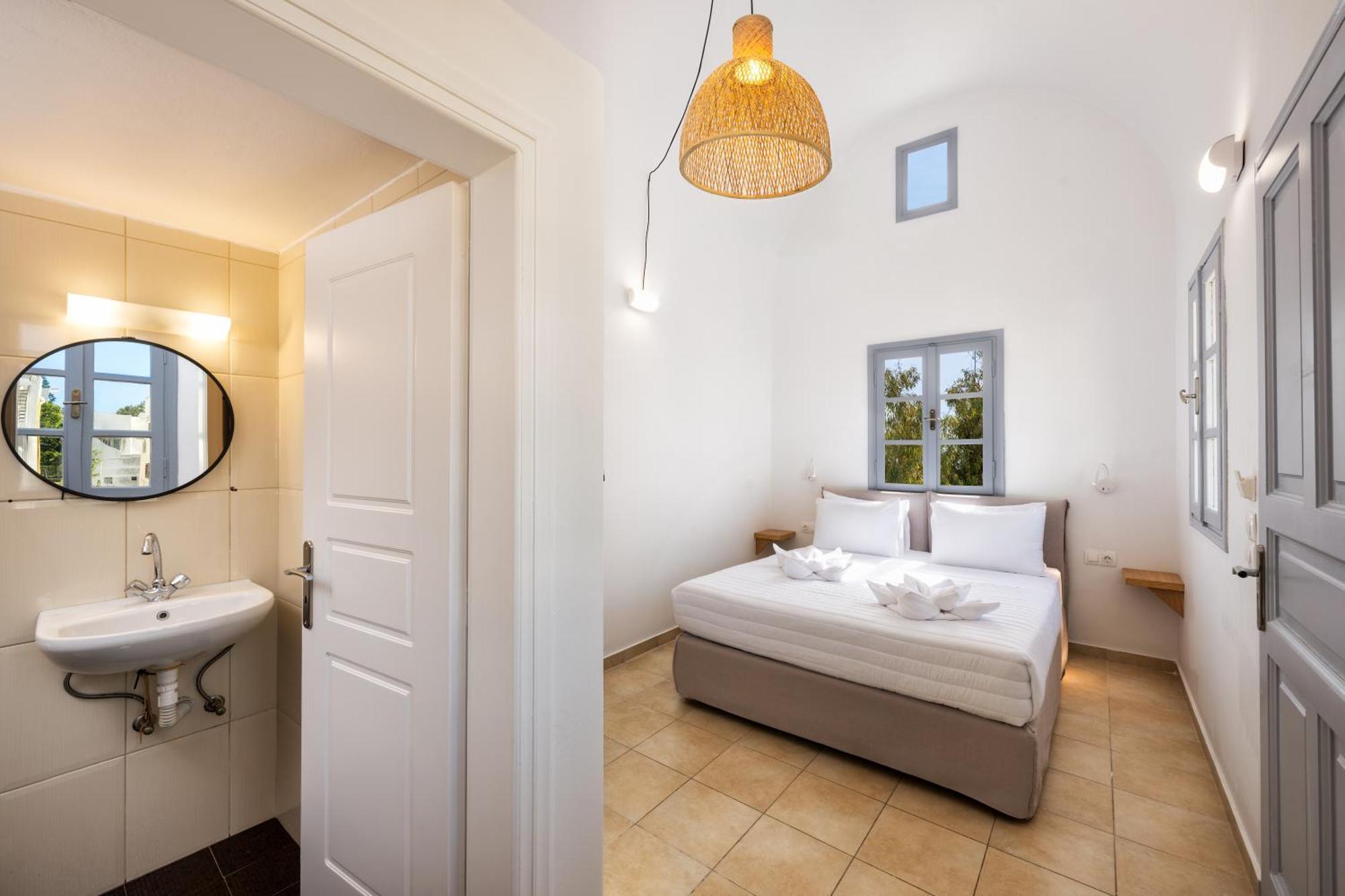 Hillside Elegance Suites Fira  Extérieur photo