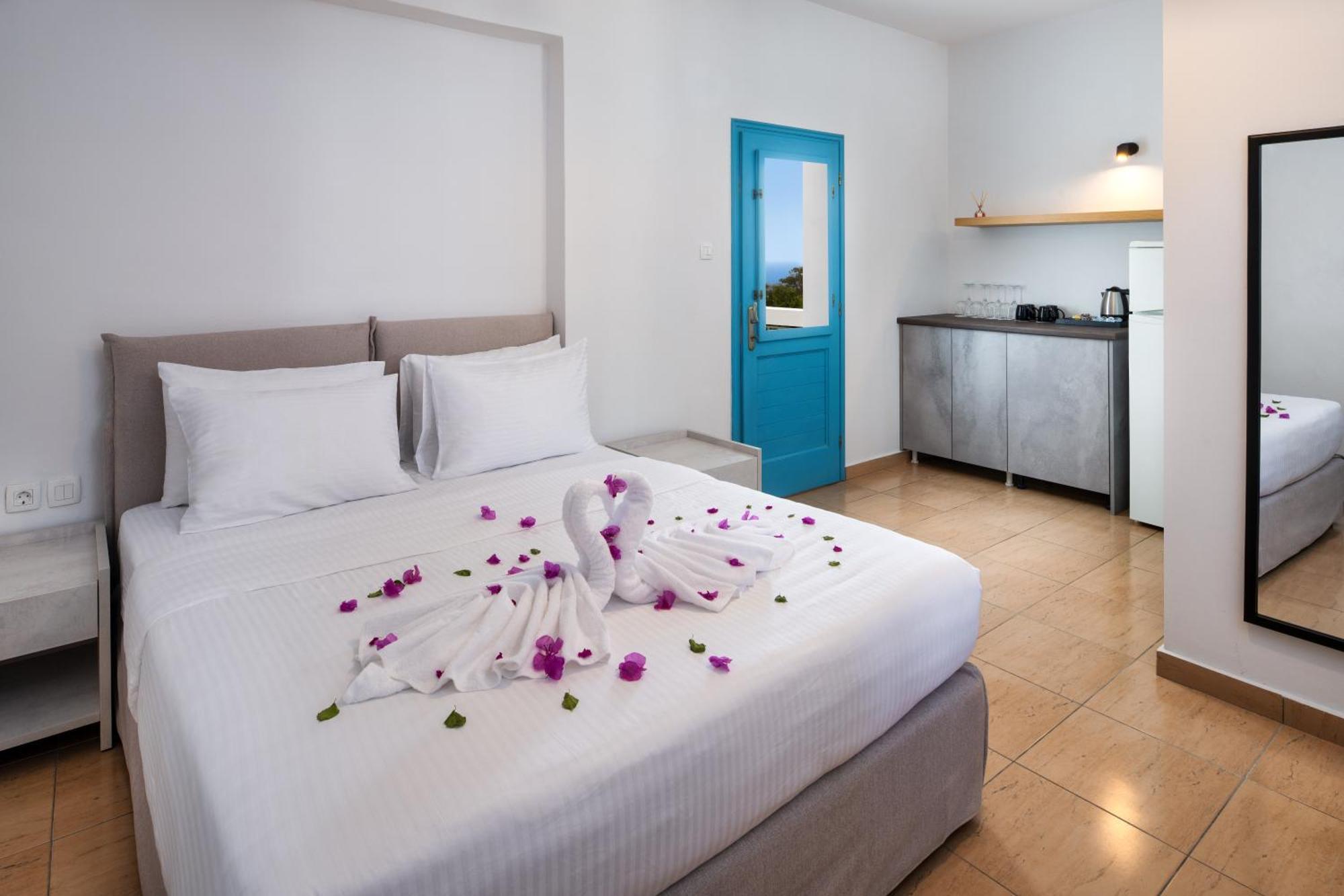 Hillside Elegance Suites Fira  Extérieur photo