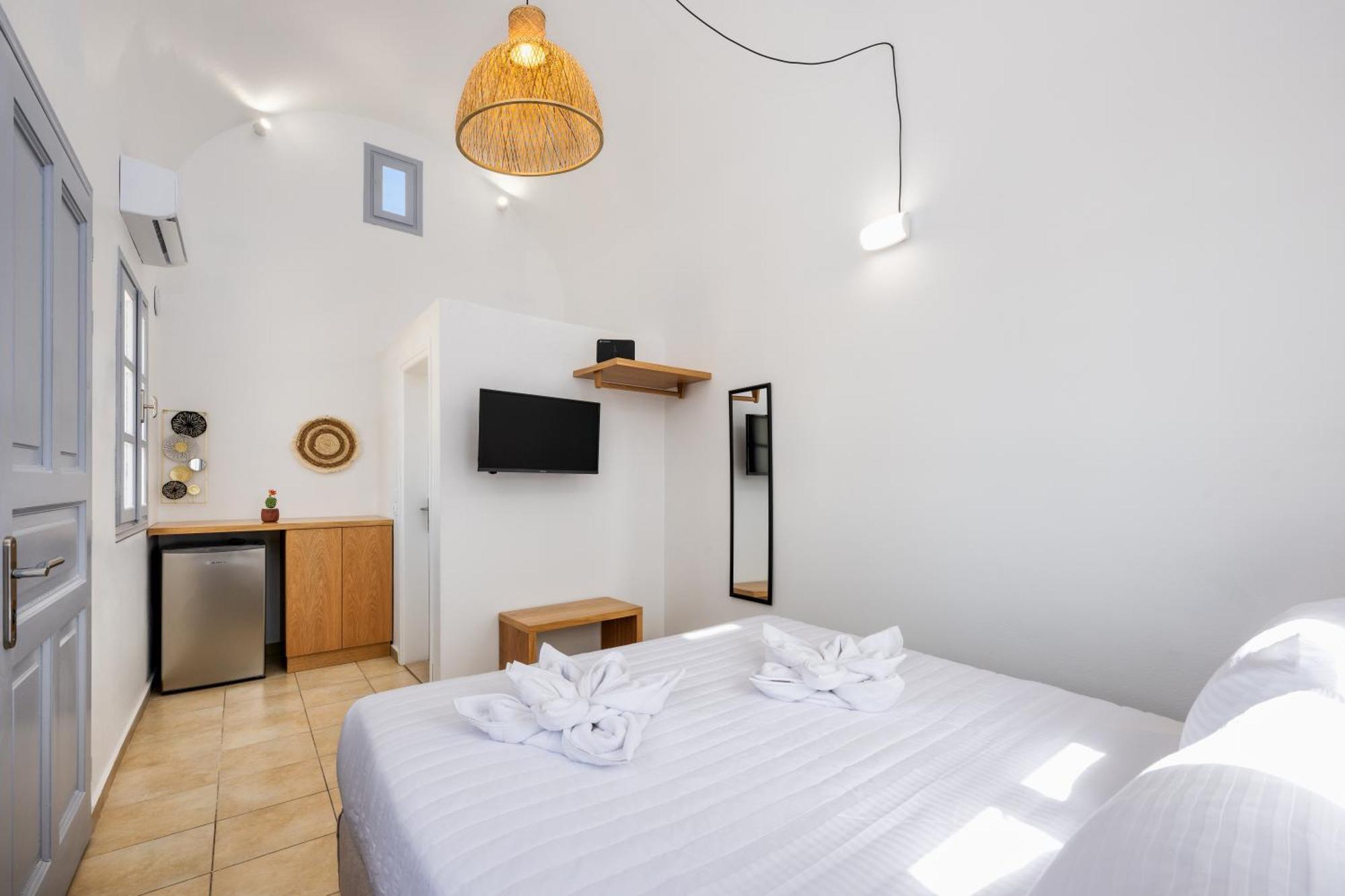 Hillside Elegance Suites Fira  Extérieur photo