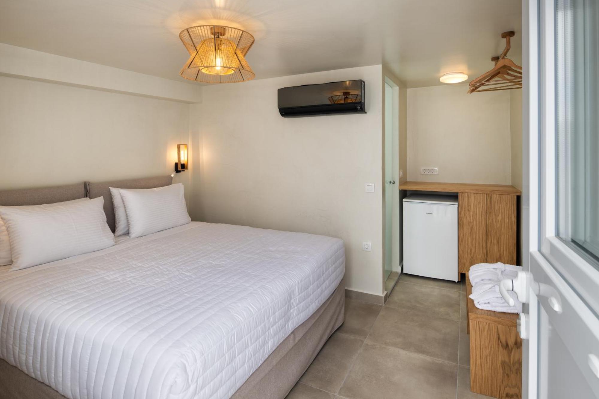 Hillside Elegance Suites Fira  Extérieur photo