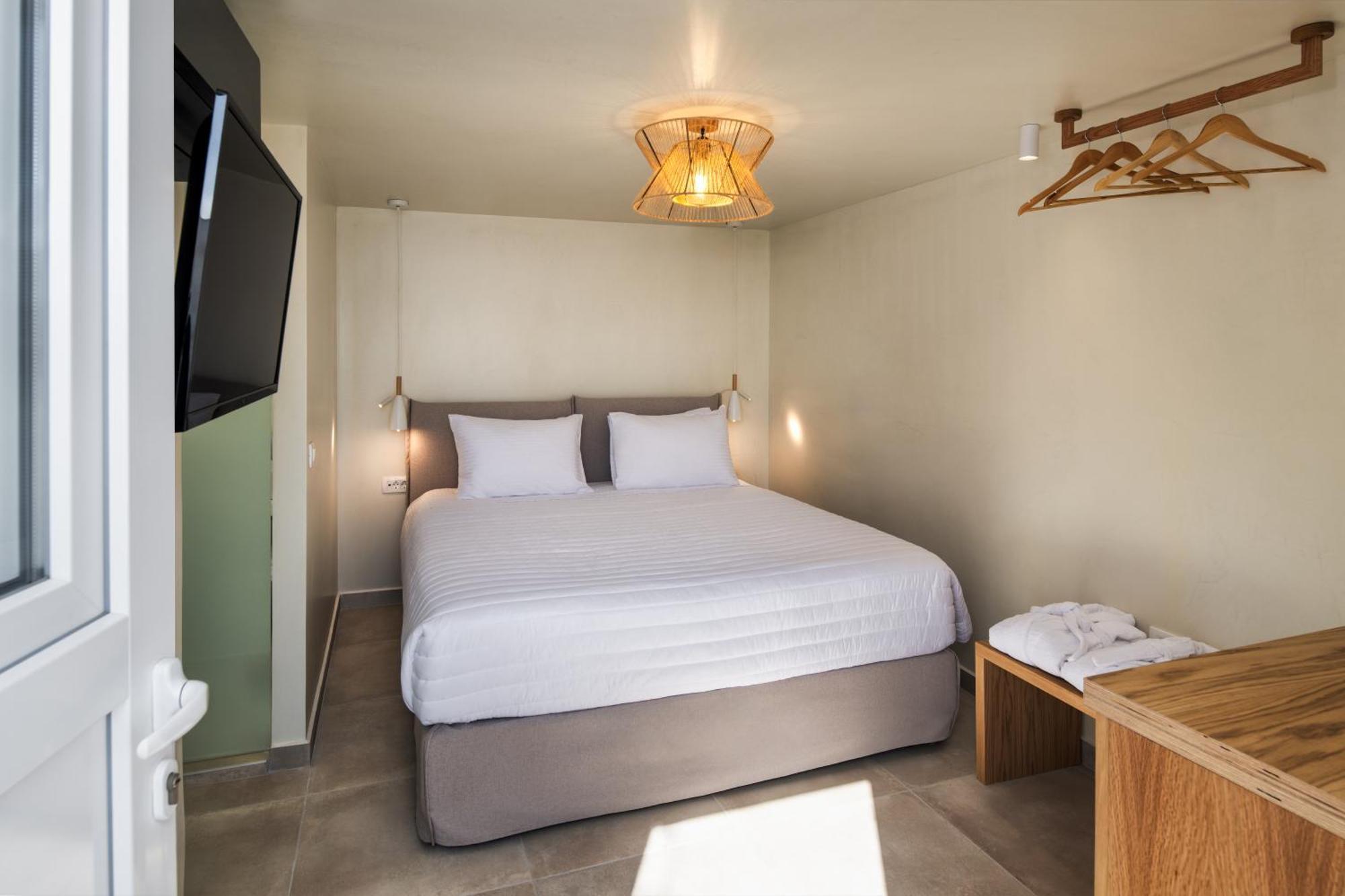 Hillside Elegance Suites Fira  Extérieur photo