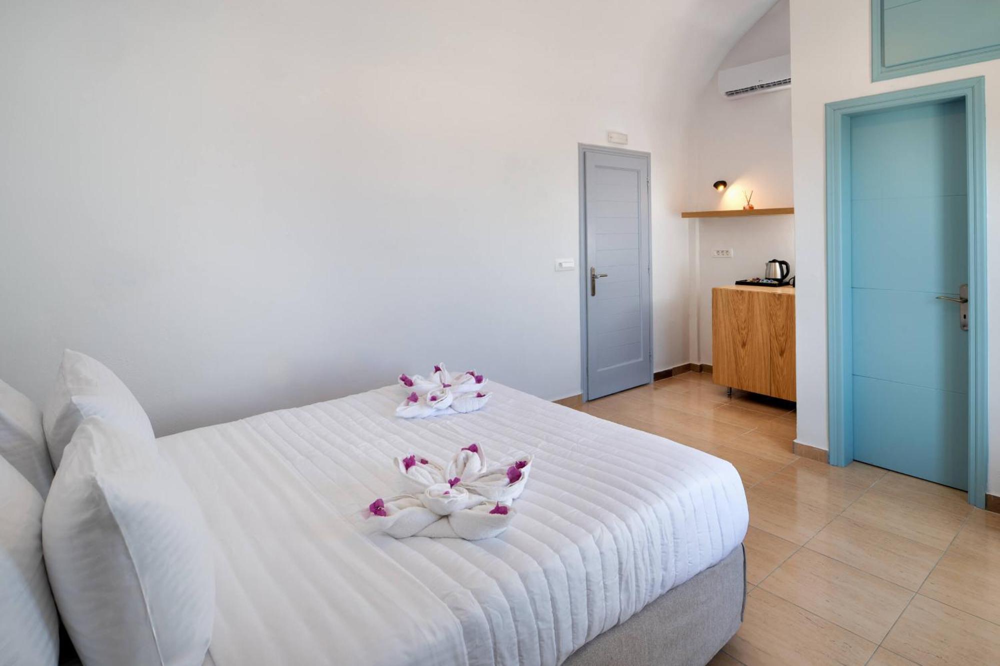 Hillside Elegance Suites Fira  Extérieur photo